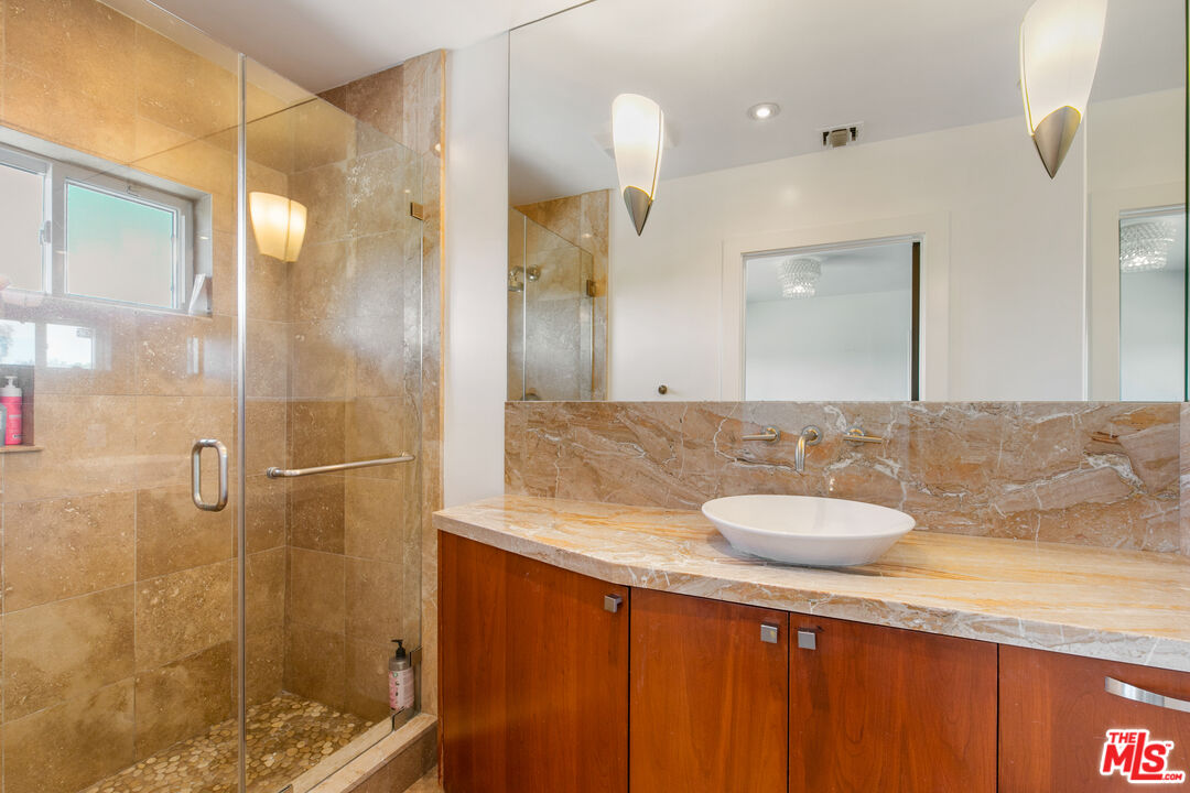 2137 Banyan Drive Los Angeles, CA 90049 - Photo 24 of 39 a bathroom with a granite countertop sink and a mirror