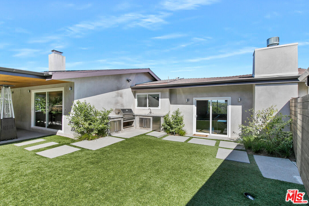 2137 Banyan Drive Los Angeles, CA 90049 - Photo 32 of 39 front view of a house with a yard