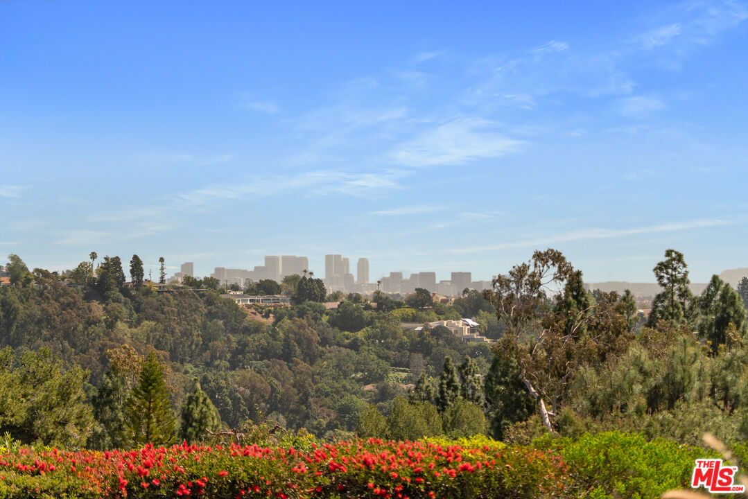 2137 Banyan Drive Los Angeles, CA 90049 - Photo 34 of 39