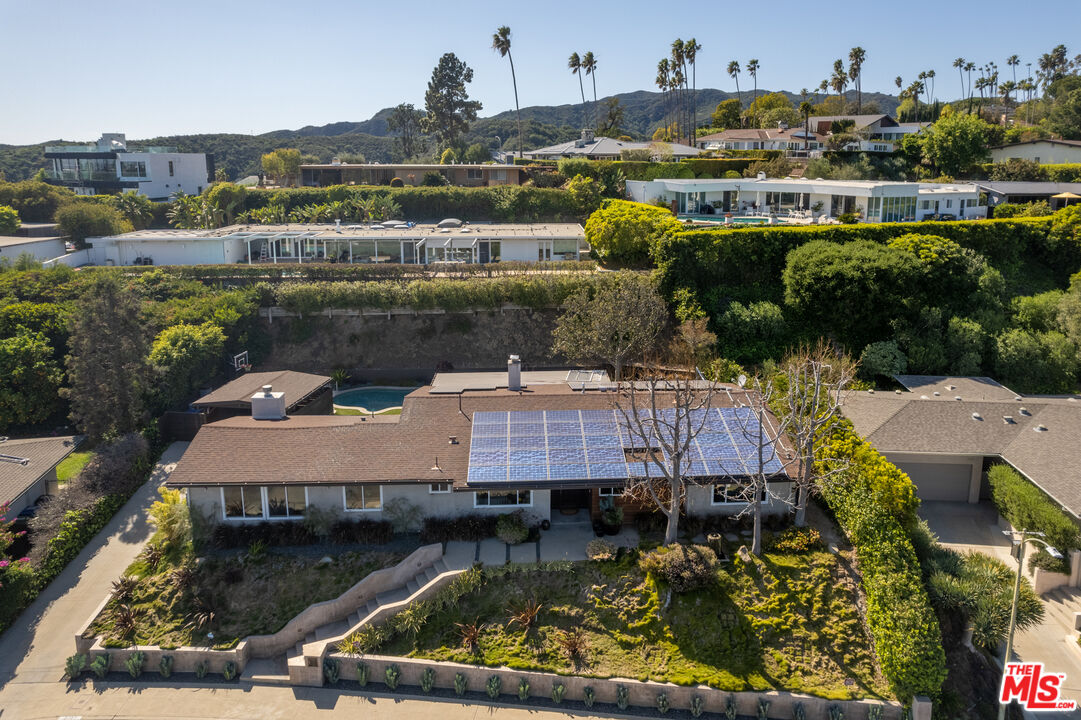 2137 Banyan Drive Los Angeles, CA 90049 - Photo 38 of 39 an aerial view of a house with a lake view
