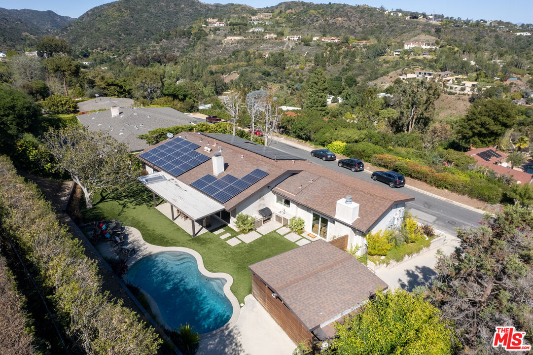 2137 Banyan Drive Los Angeles, CA 90049 - Photo 39 of 39 an aerial view of a house with a garden