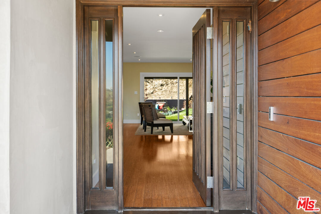 2137 Banyan Drive Los Angeles, CA 90049 - Photo 6 of 39