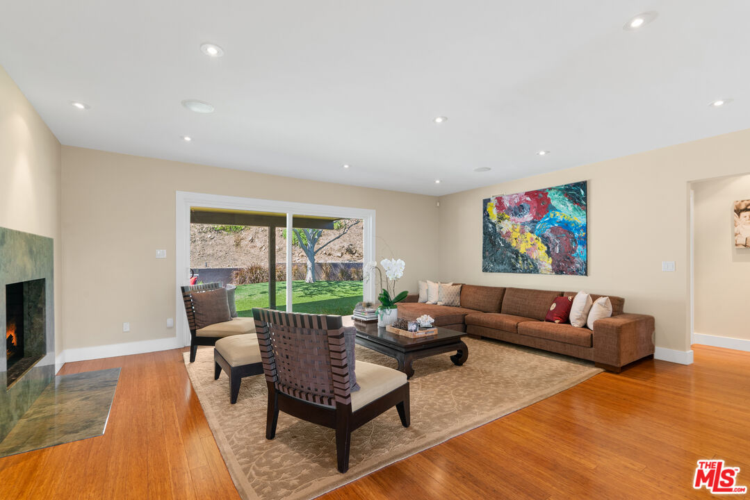 2137 Banyan Drive Los Angeles, CA 90049 - Photo 8 of 39