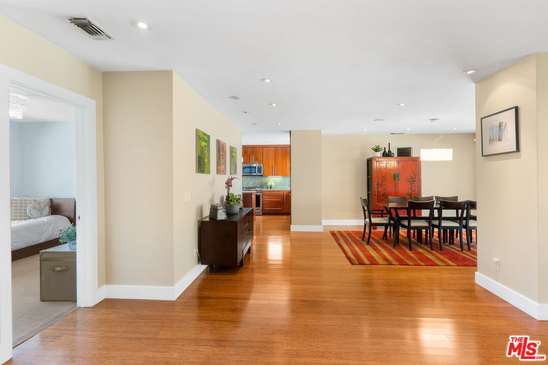 2137 Banyan Drive Los Angeles, CA 90049 - Photo 10 of 39