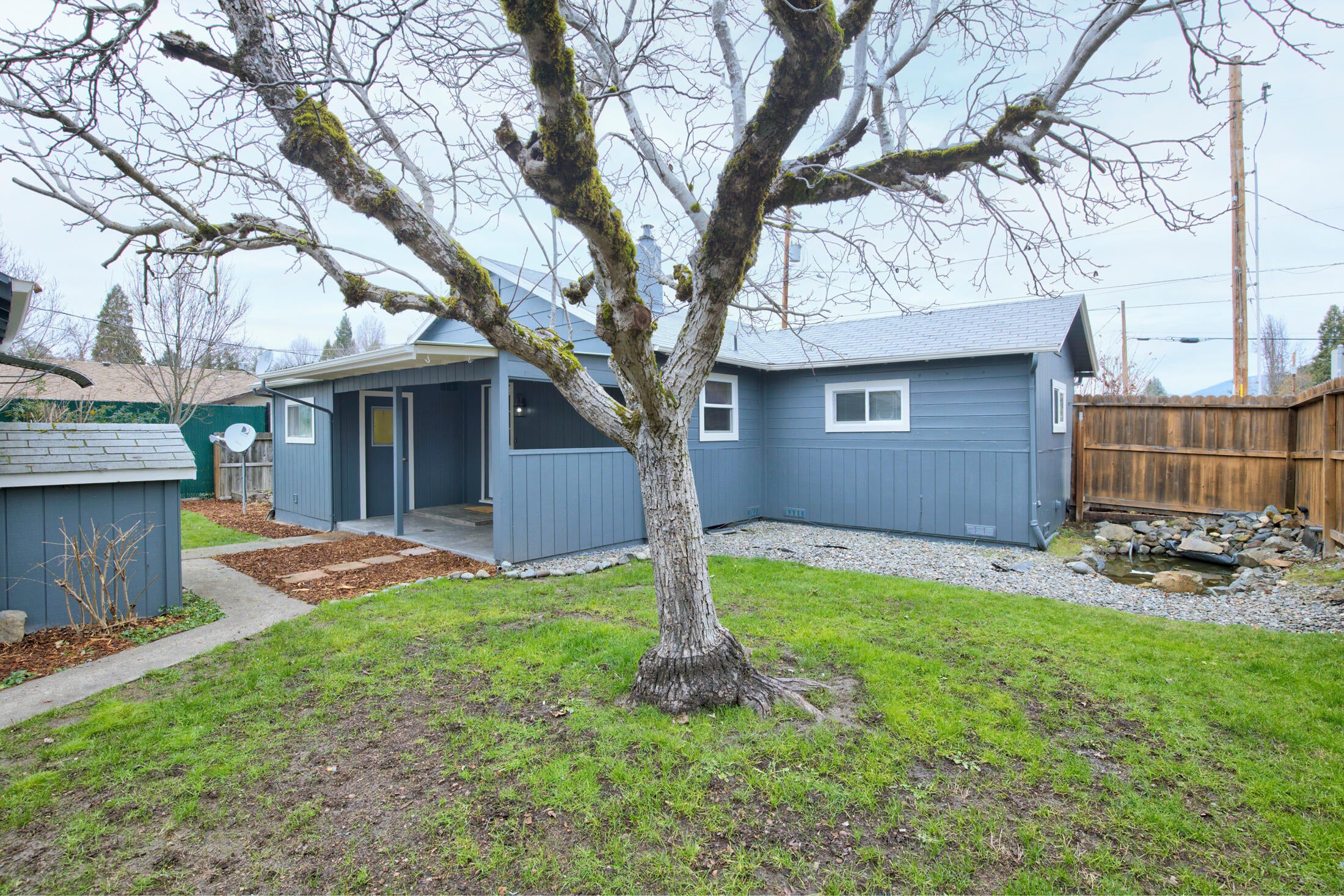 1001 West Harbeck Road Grants Pass, OR 97527 - Photo 6 of 29 0R1A6319_20_21_22_23