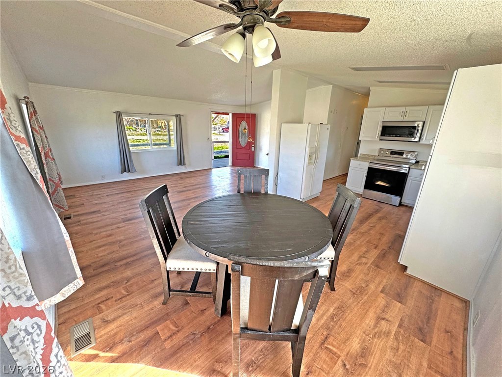 5610 Tecopa Street Pahrump, NV 89060 - Photo 14 of 38