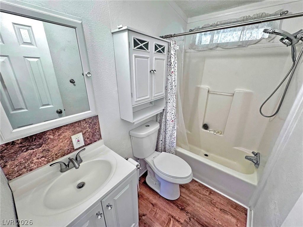 5610 Tecopa Street Pahrump, NV 89060 - Photo 22 of 38 common bathroom