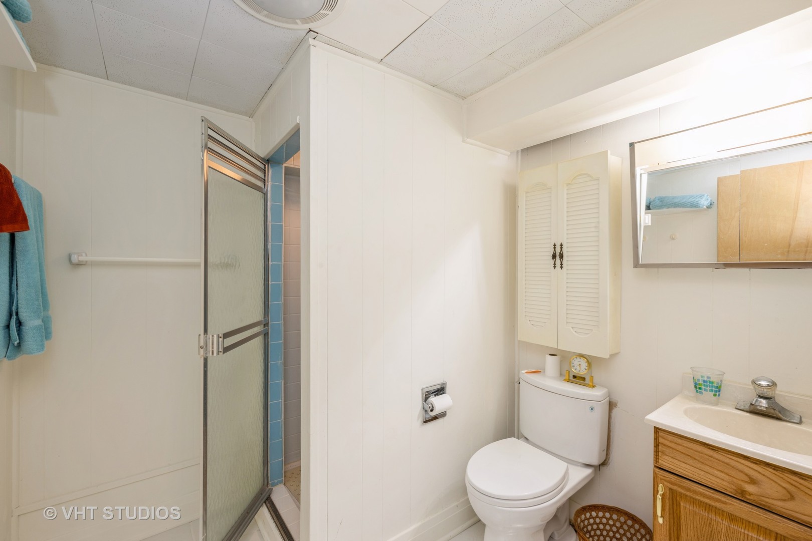 855 Beverly Place Lake Forest, IL 60045 - Photo 18 of 21 a white toilet sitting next to a bathroom sink