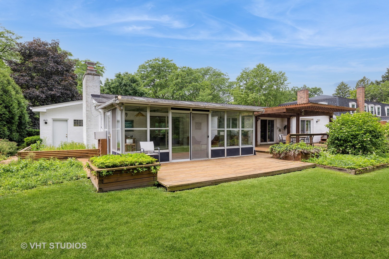 855 Beverly Place Lake Forest, IL 60045 - Photo 2 of 21 a house view with a garden space