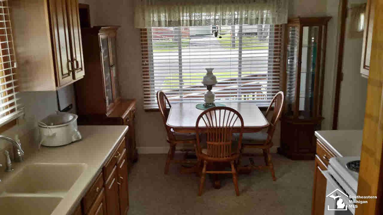 15426 Dayton Road Monroe, MI 48161 - Photo 5 of 14 Eat-in Kitchen