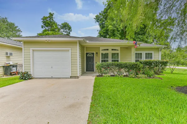 $230,000 | 4313 38th Street East, Dickinson, TX 77539