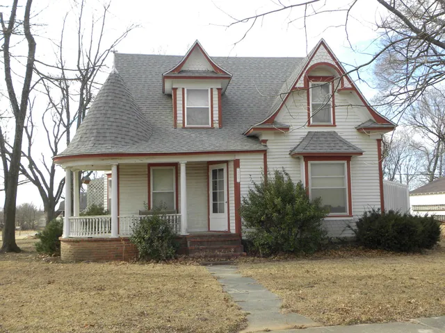 $112,500 | 303 North Hobart Avenue, Severy, KS 67137