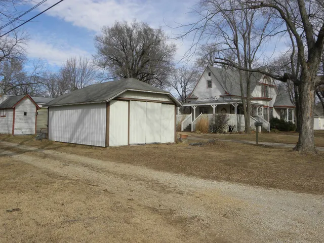 $112,500 | 303 North Hobart Avenue, Severy, KS 67137