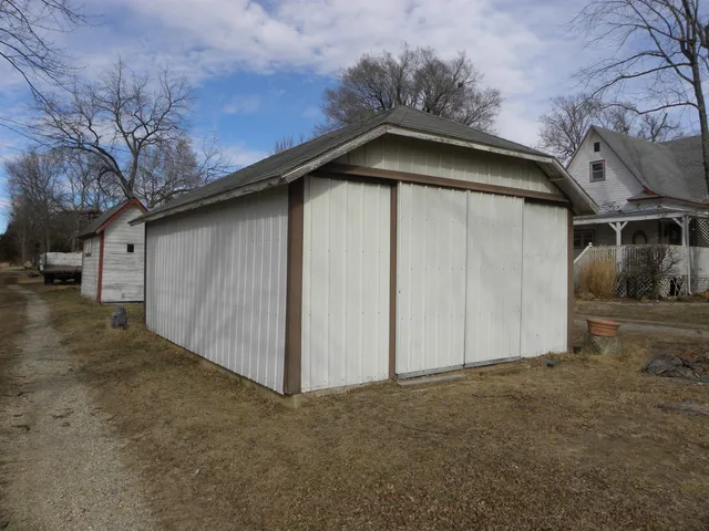 $112,500 | 303 North Hobart Avenue, Severy, KS 67137