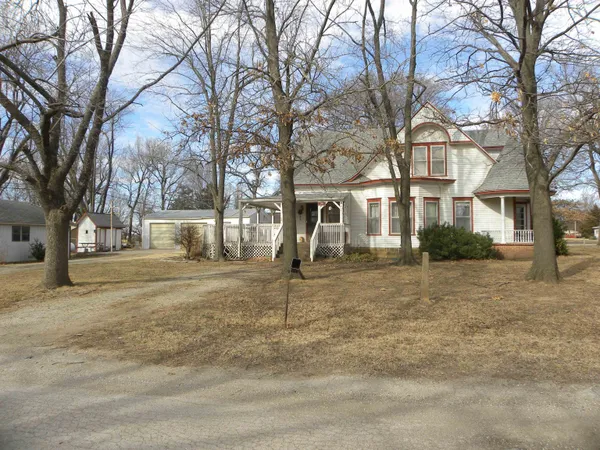 $112,500 | 303 North Hobart Avenue, Severy, KS 67137