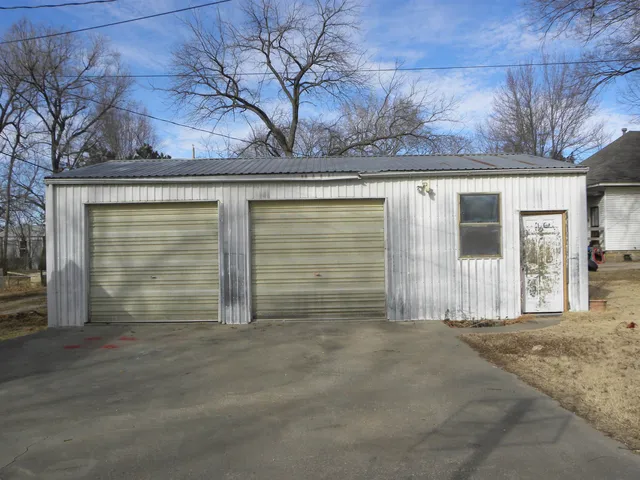 $112,500 | 303 North Hobart Avenue, Severy, KS 67137