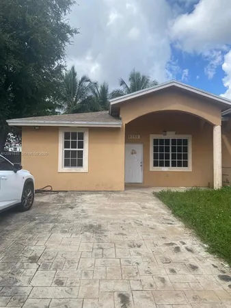 $2,800 | 9752 Northwest 26th Avenue, Unit 9752, Miami, FL 33147