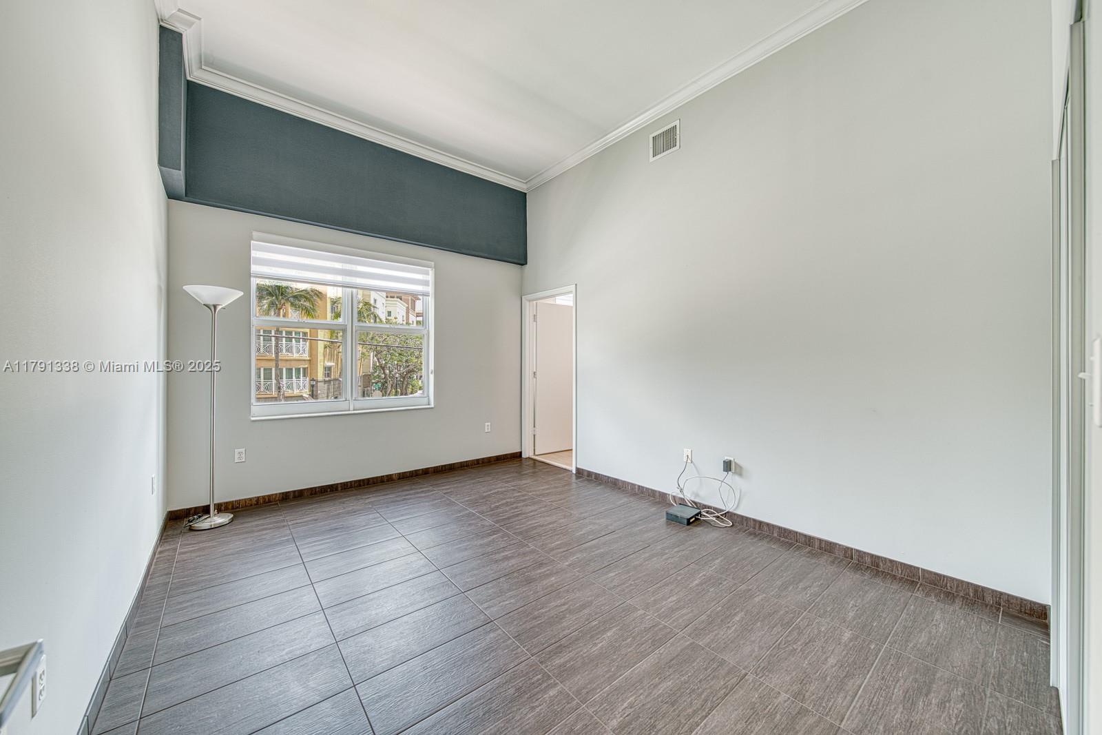 90 Alton Road, Unit TH2 Miami Beach, FL 33139 - Photo 16 of 32 an empty room with windows