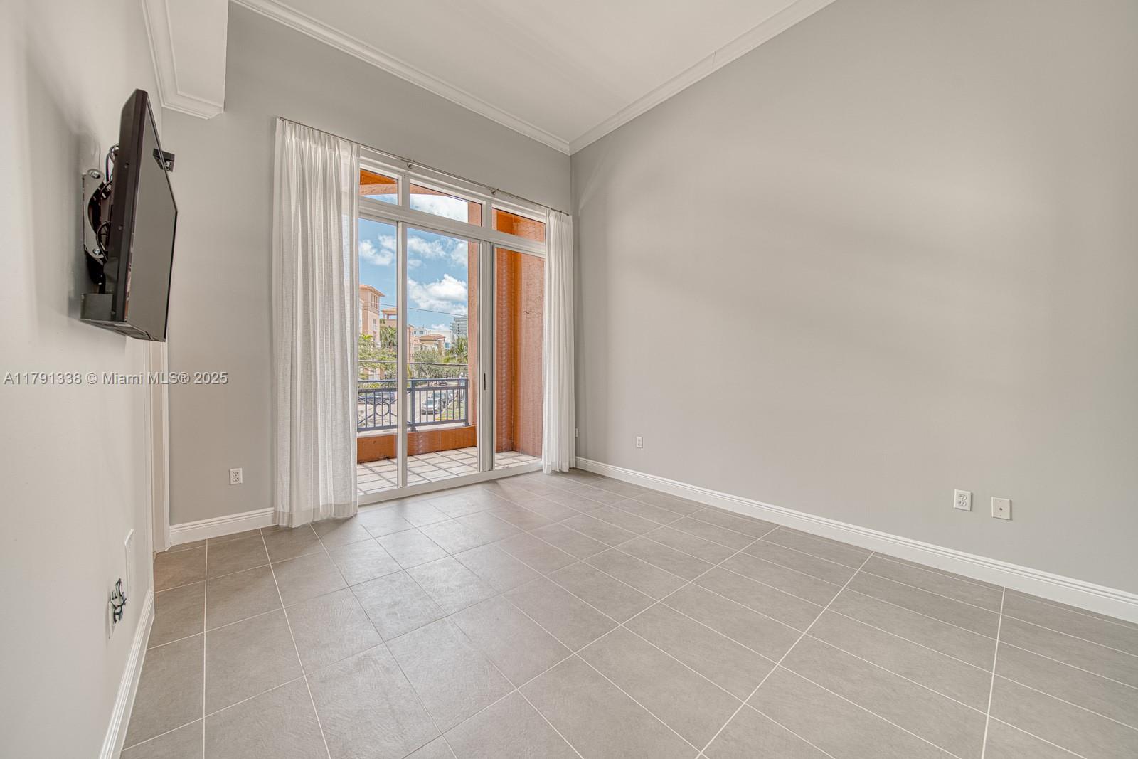 90 Alton Road, Unit TH2 Miami Beach, FL 33139 - Photo 20 of 32 a view of an empty room with window