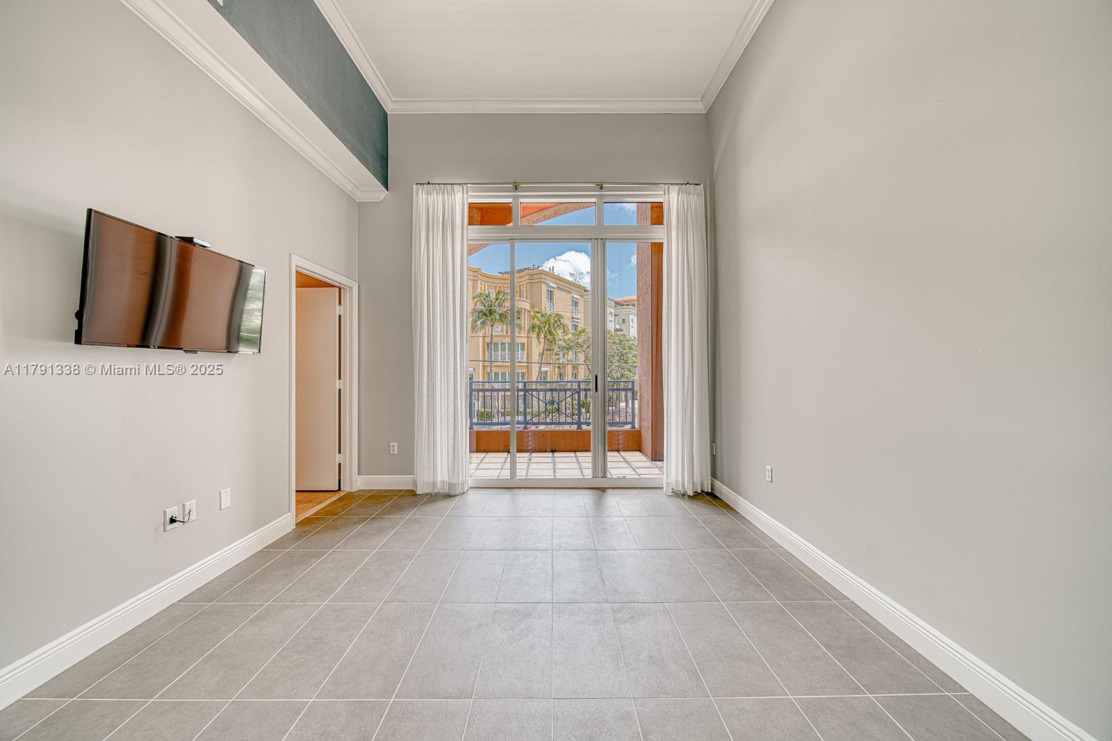 90 Alton Road, Unit TH2 Miami Beach, FL 33139 - Photo 23 of 32 a view of an empty room with glass door