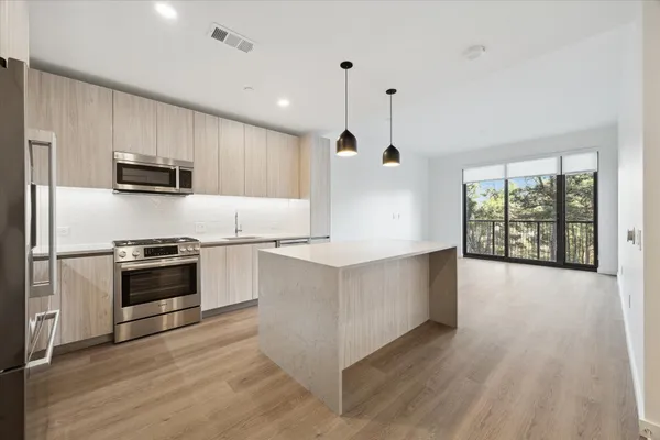 $4,019 | 1 Riva Row, Unit 406, The Woodlands, TX 77380