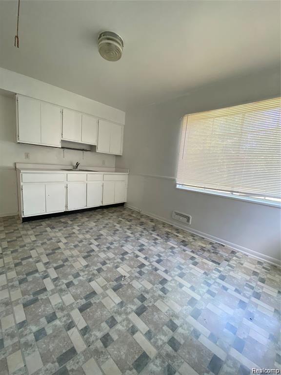 16805 East 8 Mile Road Eastpointe, MI 48021 - Photo 3 of 6