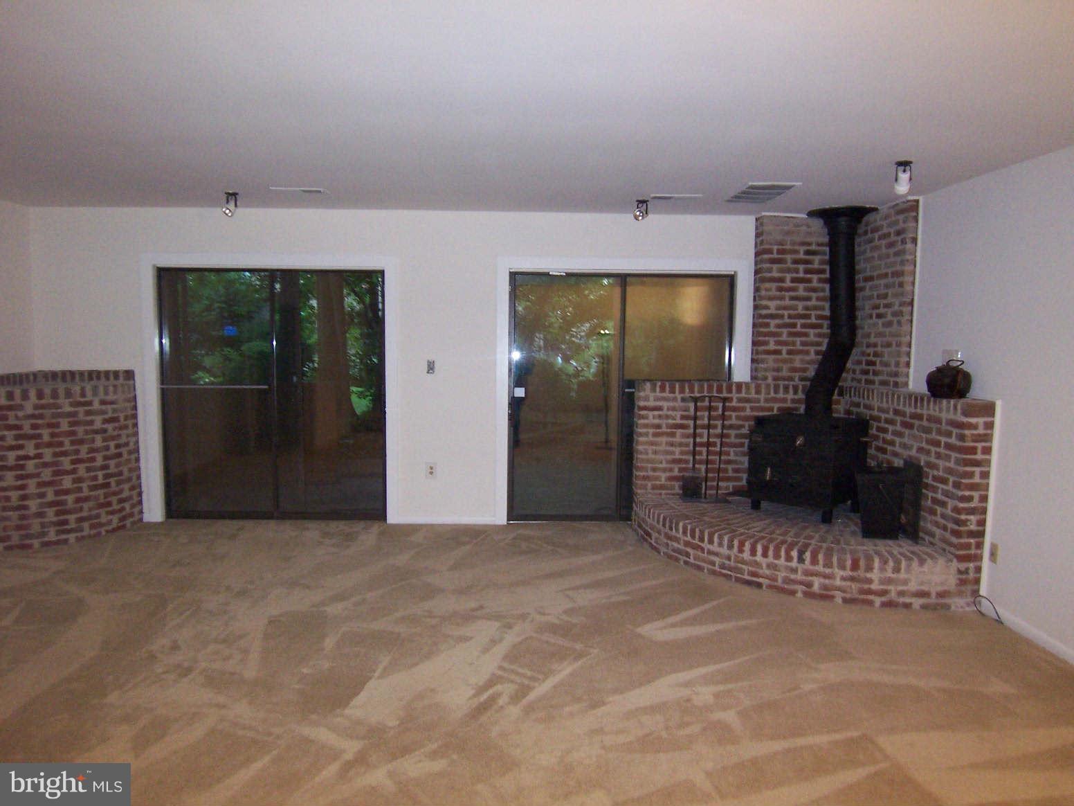 2042 Lakewinds Drive Reston, VA 20191 - Photo 15 of 21 Family Room