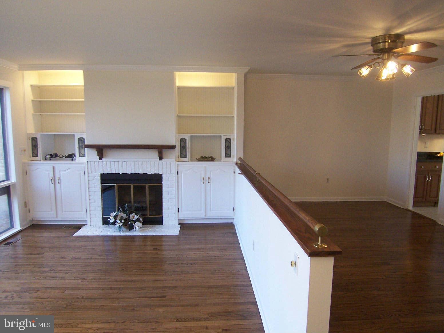 2042 Lakewinds Drive Reston, VA 20191 - Photo 9 of 21 Living Room