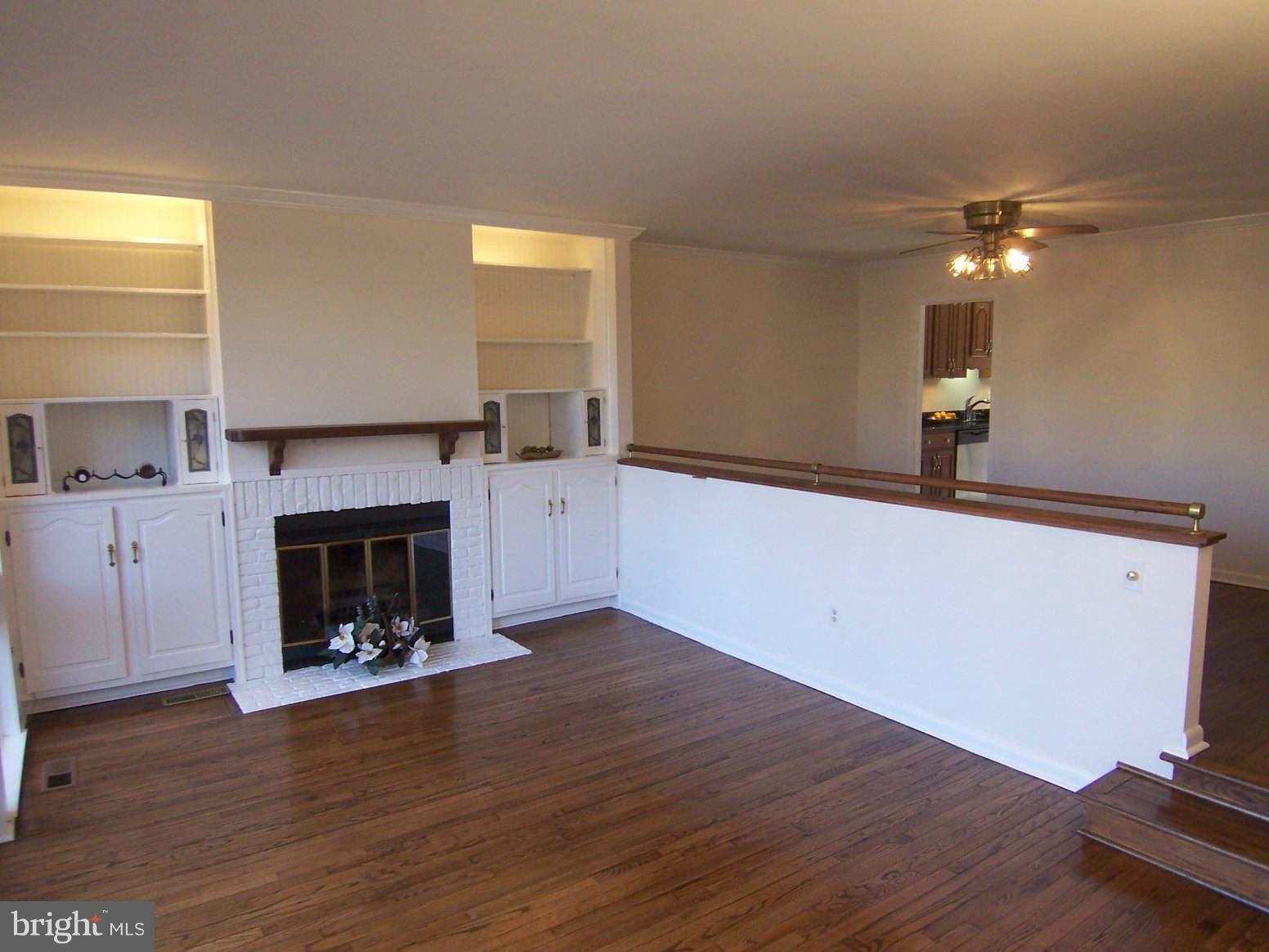 2042 Lakewinds Drive Reston, VA 20191 - Photo 10 of 21 Living Room
