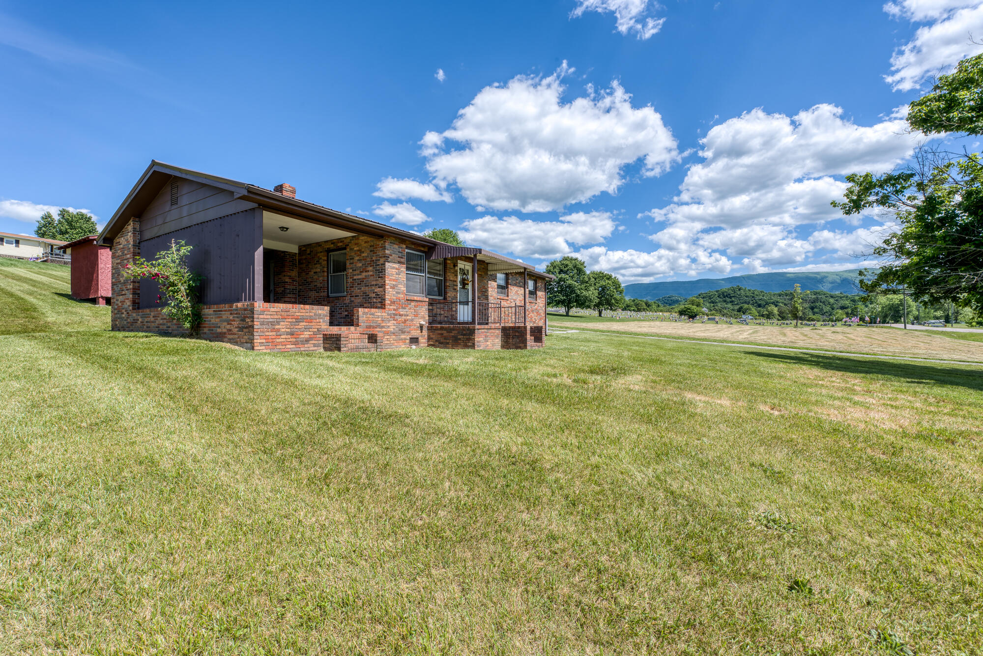 1599 Hickory Tree Road Bristol, TN 37620 - Photo 1 of 28 DSC_8585-NEF_DxO_DeepPRIME_4
