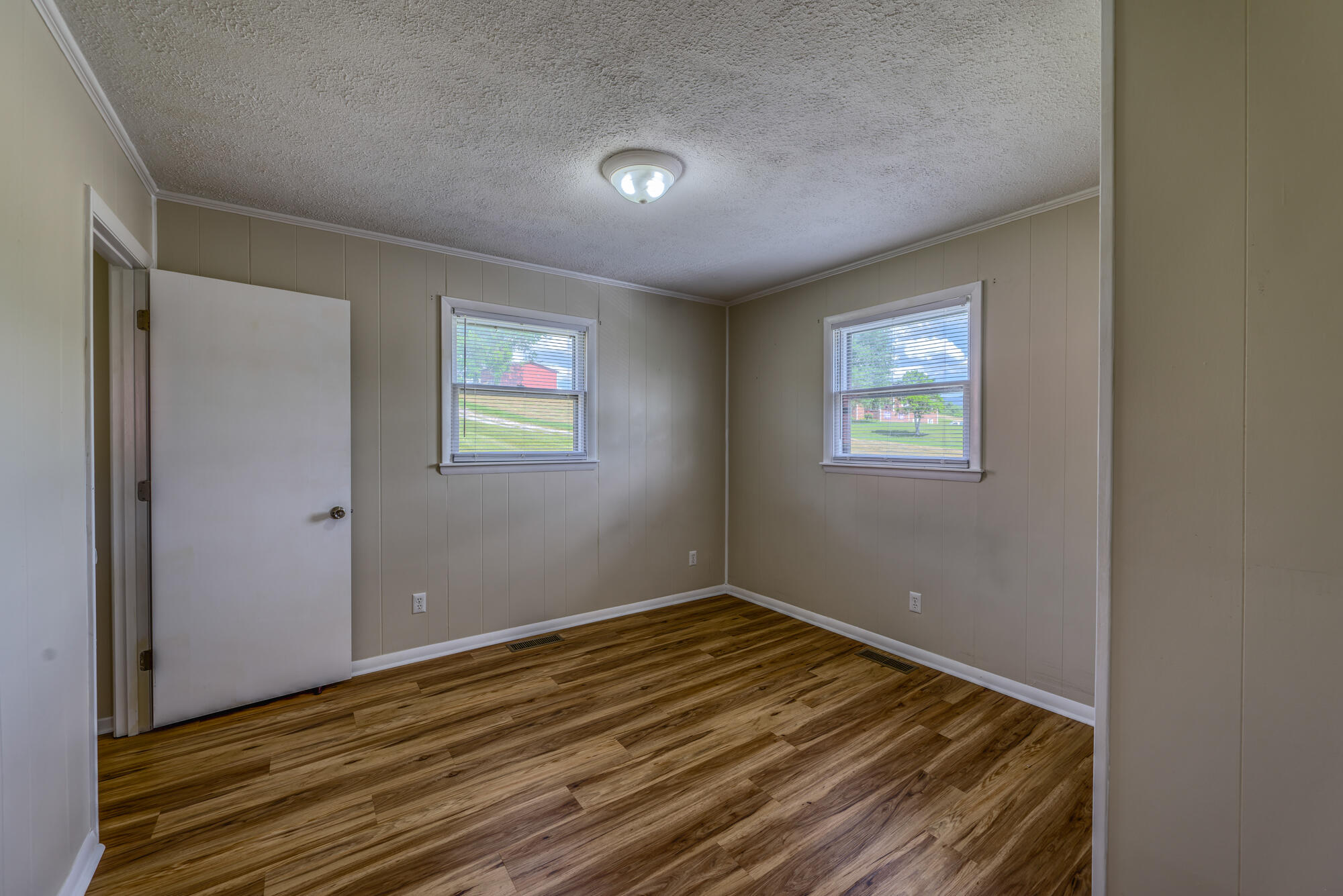 1599 Hickory Tree Road Bristol, TN 37620 - Photo 11 of 28 DSC_8687-NEF_DxO_DeepPRIME_24 copy