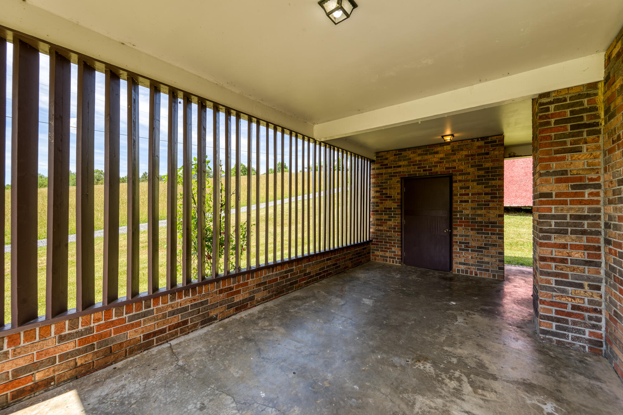 1599 Hickory Tree Road Bristol, TN 37620 - Photo 18 of 28 DSC_8642-NEF_DxO_DeepPRIME_15