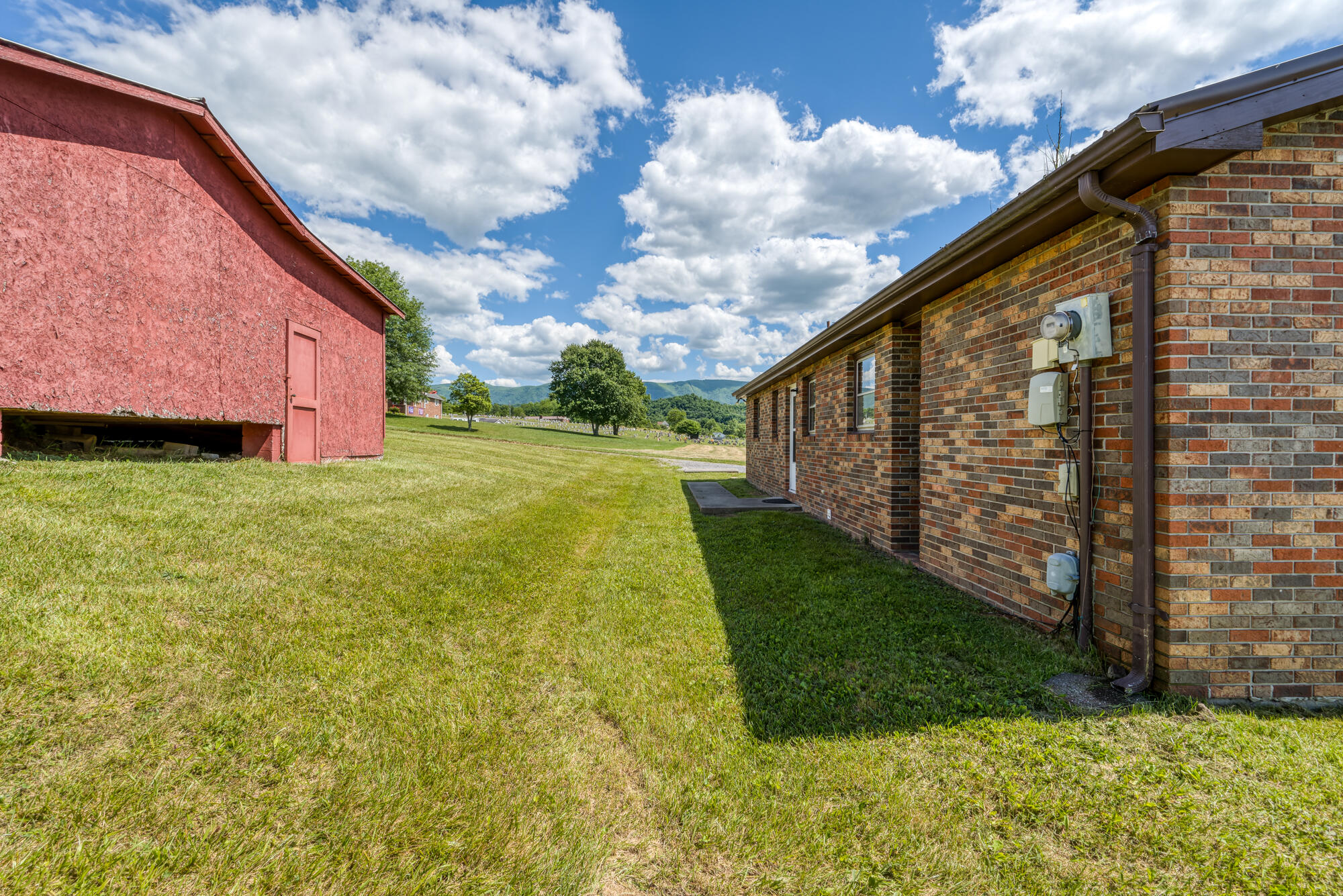 1599 Hickory Tree Road Bristol, TN 37620 - Photo 20 of 28 DSC_8626-NEF_DxO_DeepPRIME_12
