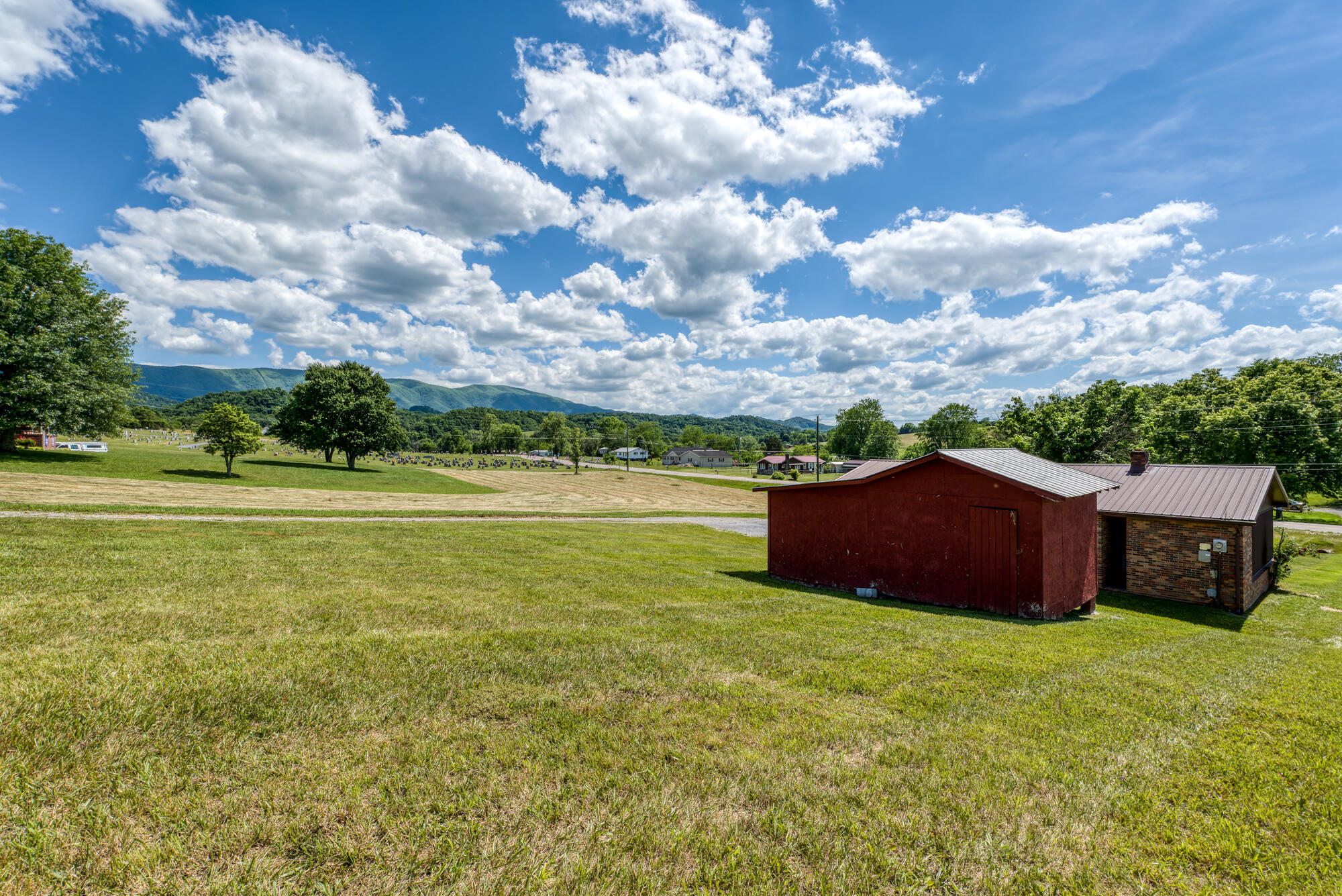 1599 Hickory Tree Road Bristol, TN 37620 - Photo 21 of 28 DSC_8621-NEF_DxO_DeepPRIME_11