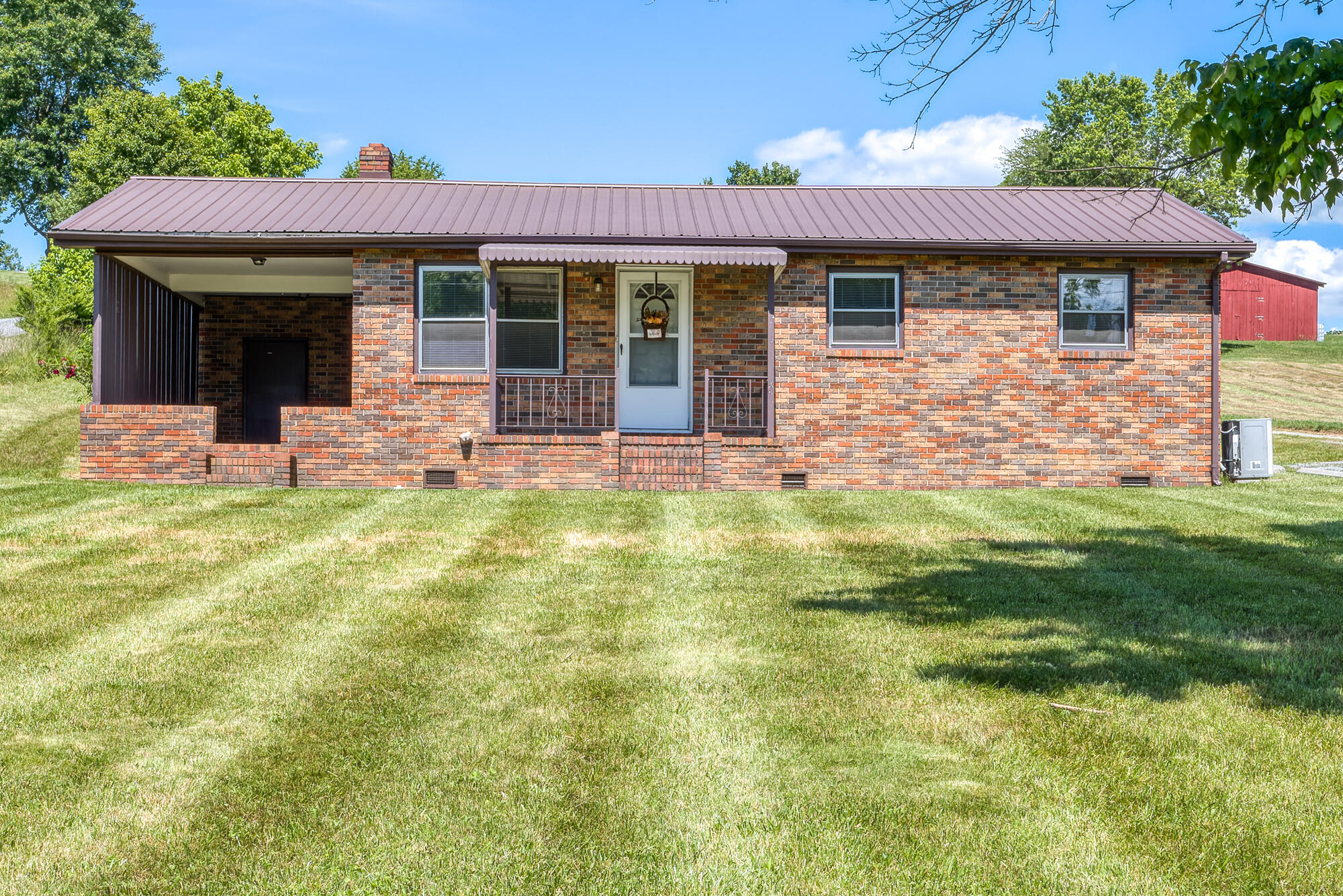 1599 Hickory Tree Road Bristol, TN 37620 - Photo 28 of 28 DSC_8575-NEF_DxO_DeepPRIME_2-2