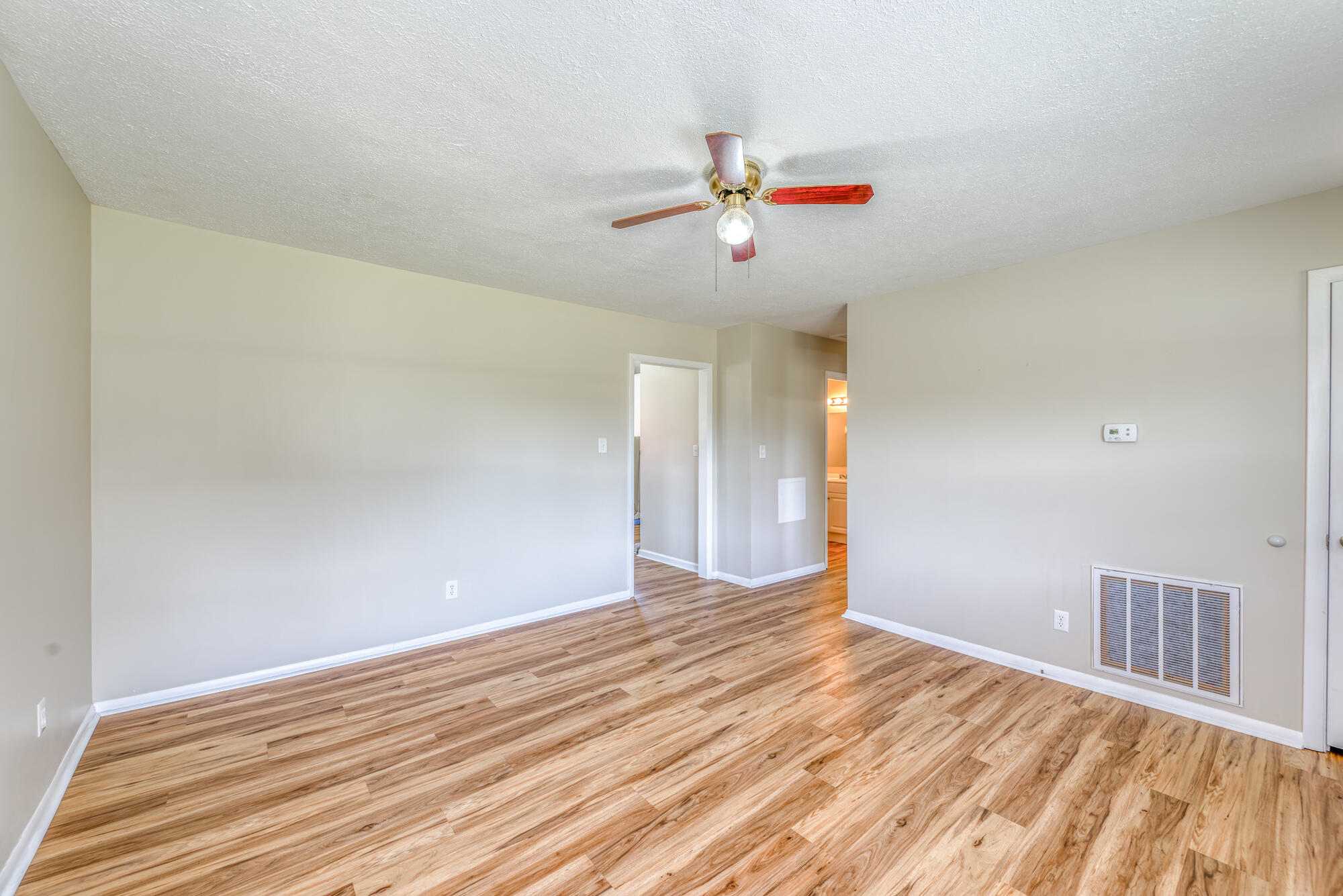 1599 Hickory Tree Road Bristol, TN 37620 - Photo 5 of 28 DSC_8651-NEF_DxO_DeepPRIME_17 copy