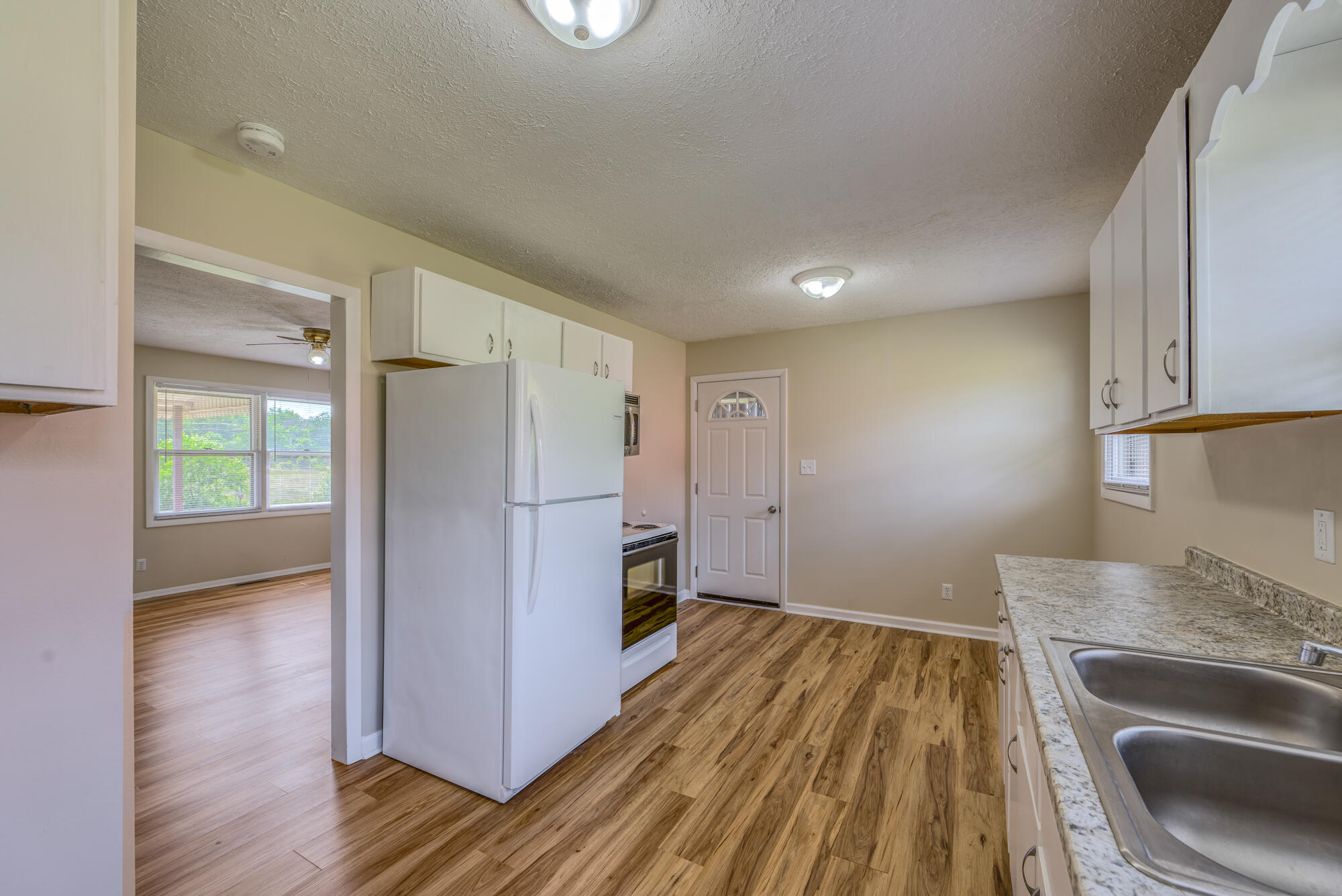 1599 Hickory Tree Road Bristol, TN 37620 - Photo 8 of 28 DSC_8668-NEF_DxO_DeepPRIME_20 copy