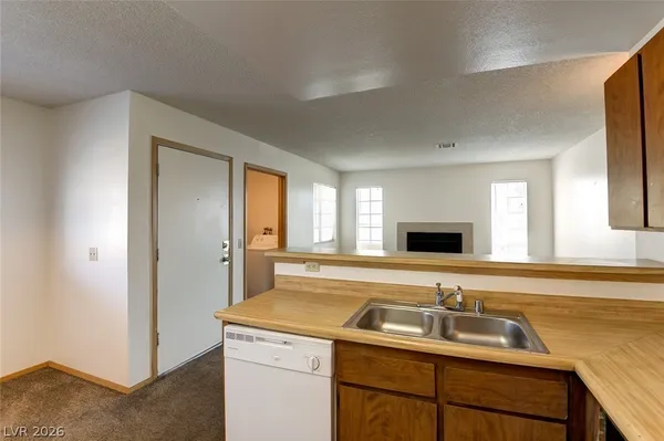 $950 | 2777 Aarondavid Drive, Unit C, Las Vegas, NV 89121
