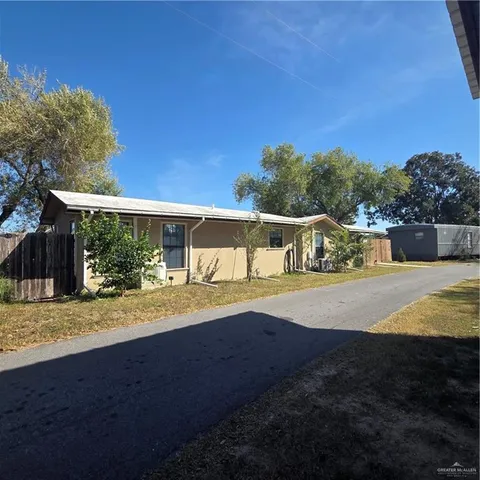 a view of back yard of the house
