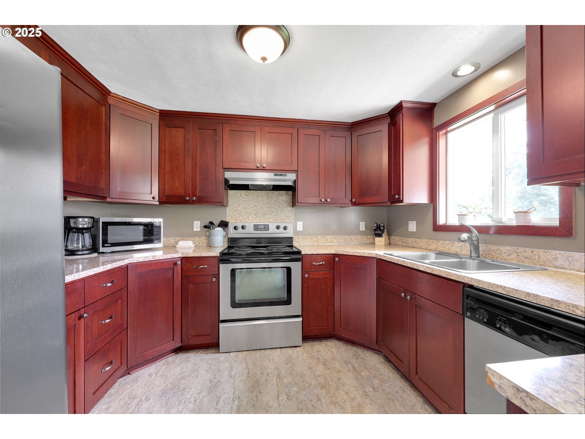 3672 Mahlon Avenue Eugene, OR 97401 - Photo 13 of 35