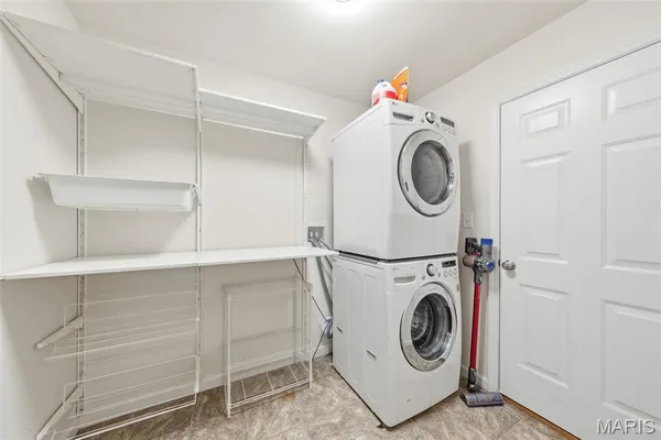 $489,000 | 12425 Bur Oak Drive, Maryland Heights, MO 63146