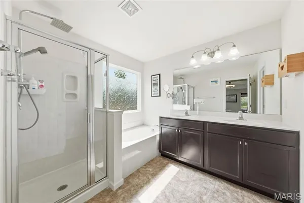 $489,000 | 12425 Bur Oak Drive, Maryland Heights, MO 63146