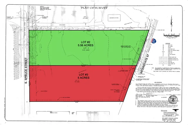 a view of a back yard