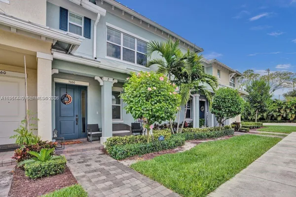 $3,400 | 5060 Eucalyptus Drive, Unit 2, Hollywood, FL 33021