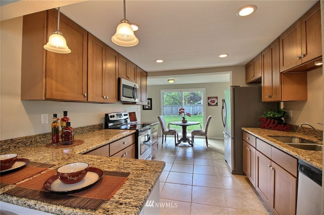 9642 Meadow Road Southwest Lakewood, WA 98499 - Photo 3 of 14 Gallery Image 3