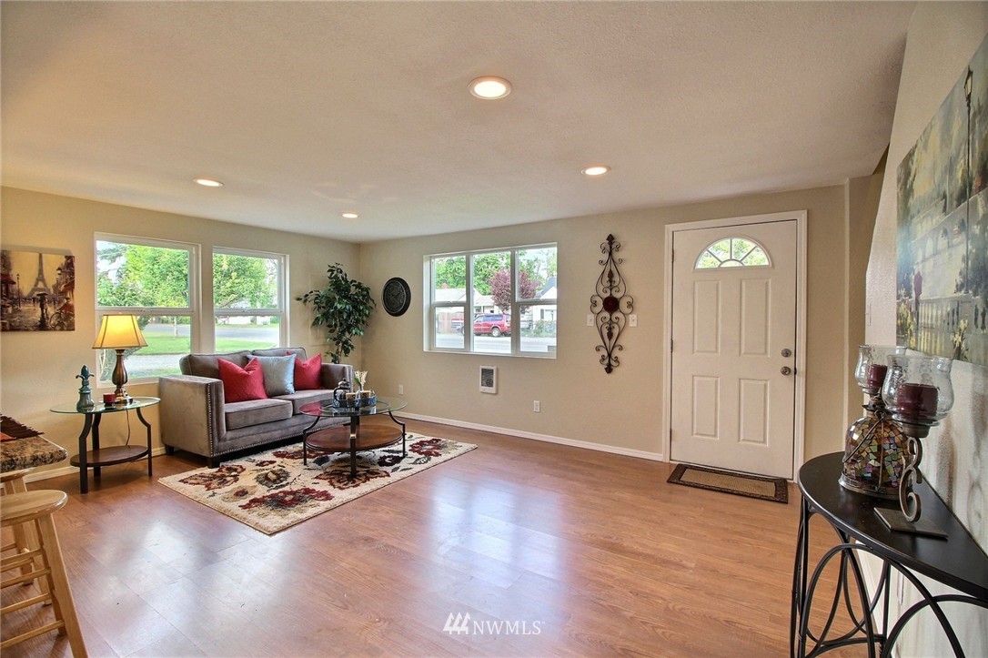 9642 Meadow Road Southwest Lakewood, WA 98499 - Photo 9 of 14 Gallery Image 9