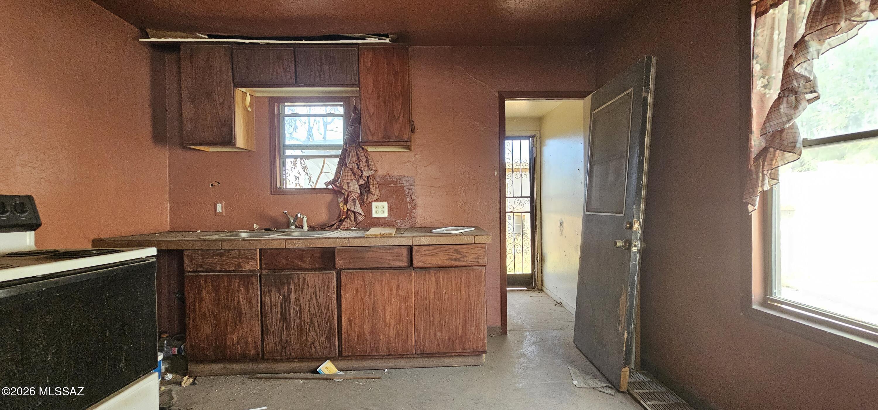 3265 East 24th Street Tucson, AZ 85713 - Photo 10 of 18 Kitchen