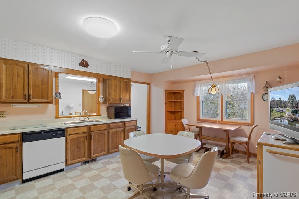 88 North Sioux Road Kilmarnock, VA 22482 - Photo 11 of 35