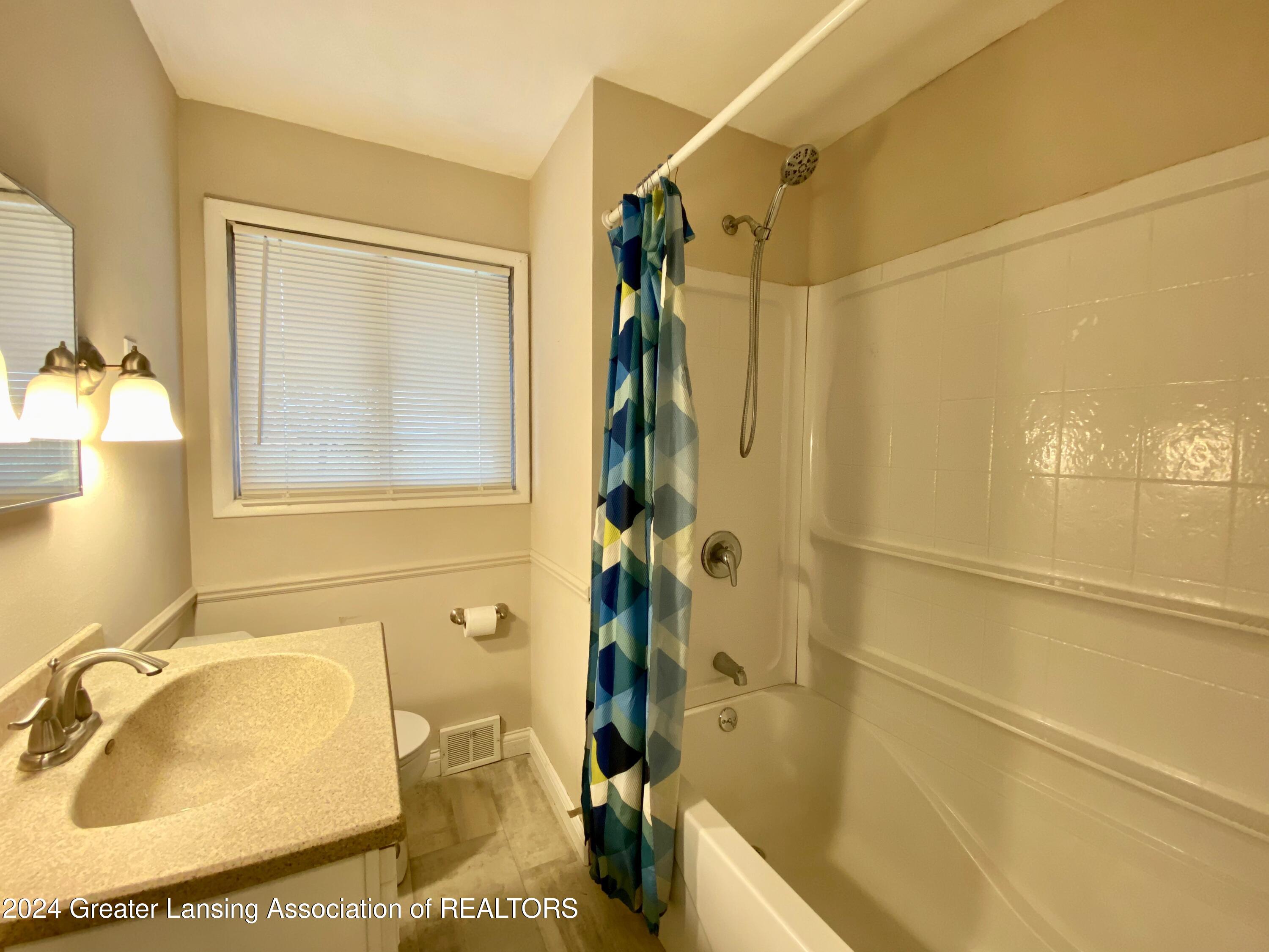 15321 Airport Road Lansing, MI 48906 - Photo 14 of 38 IMG_4080