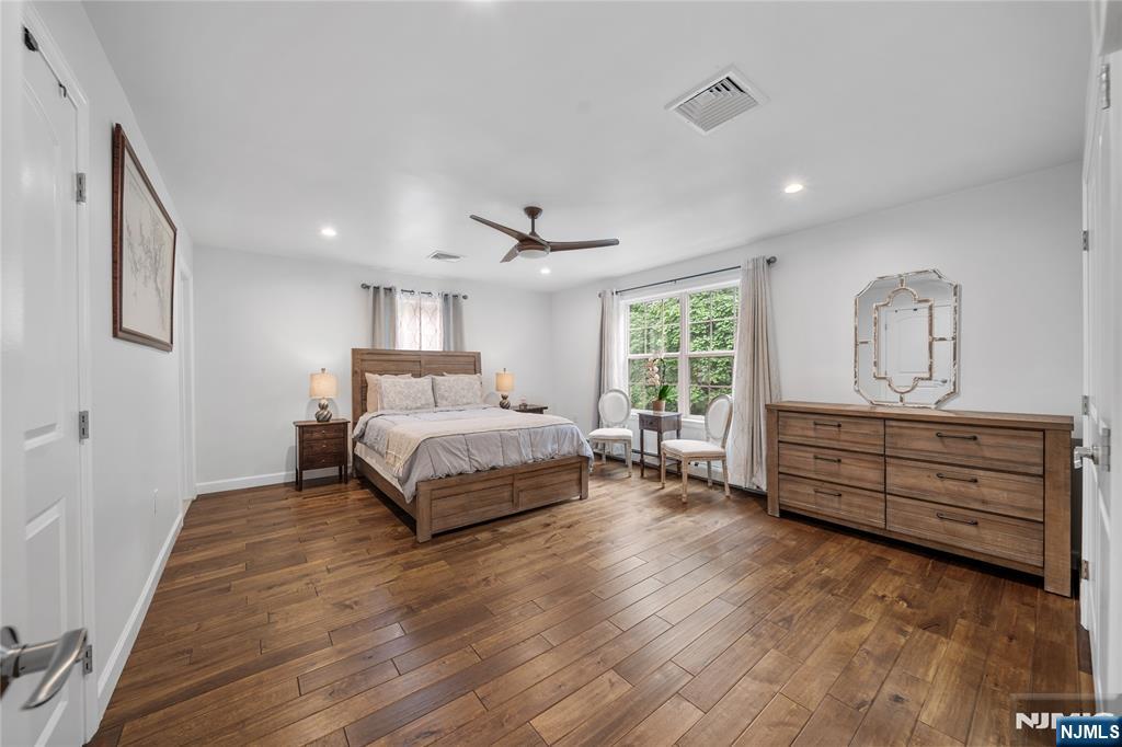 322 East Midland Avenue Paramus, NJ 07652 - Photo 18 of 37